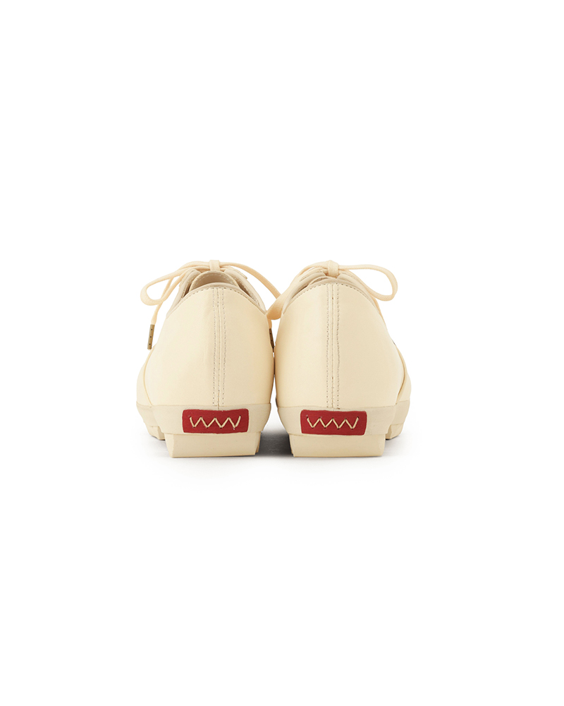 P.T.U. TRAINER W IVORY W6