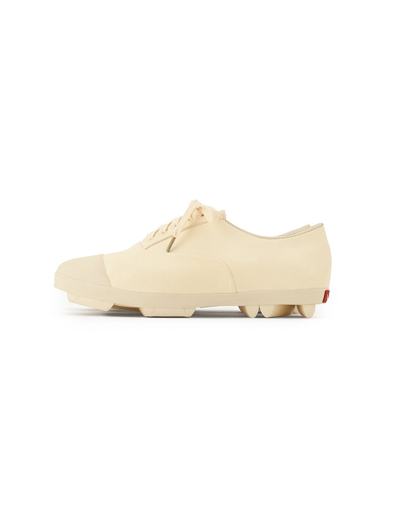 P.T.U. TRAINER W IVORY W6